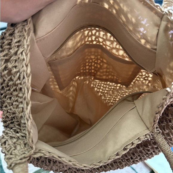 083- Stylish Tan Woven Tote Bag - Picture 5 of 5